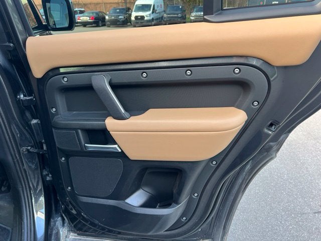 2025 Land Rover Defender 130 V8