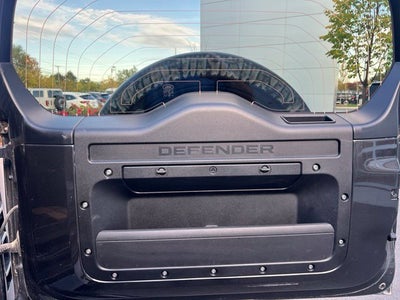 2025 Land Rover Defender 130 V8