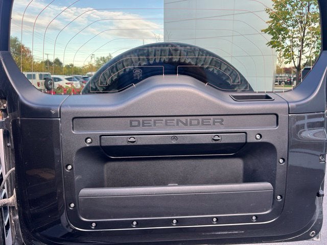 2025 Land Rover Defender 130 V8