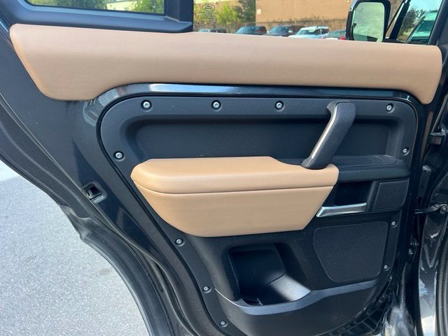 2025 Land Rover Defender 130 V8