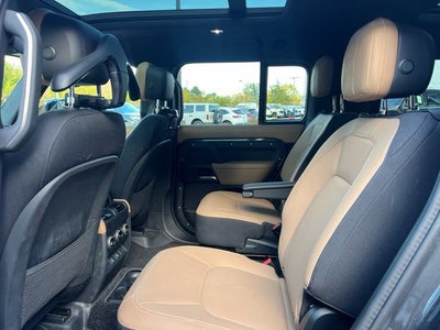 2025 Land Rover Defender 130 V8