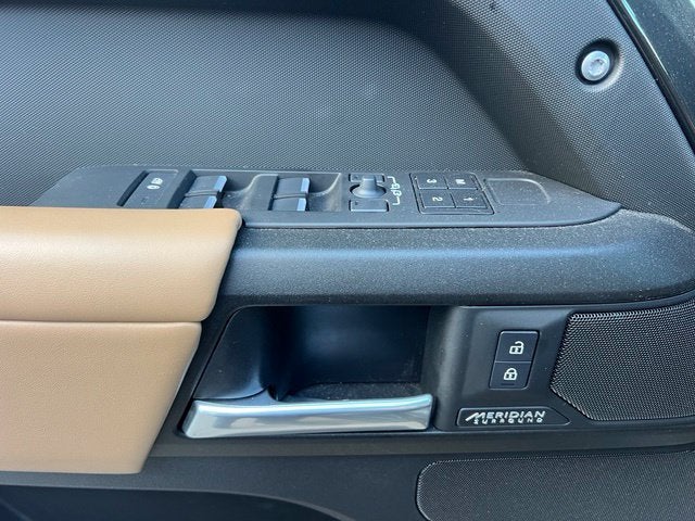 2025 Land Rover Defender 130 V8