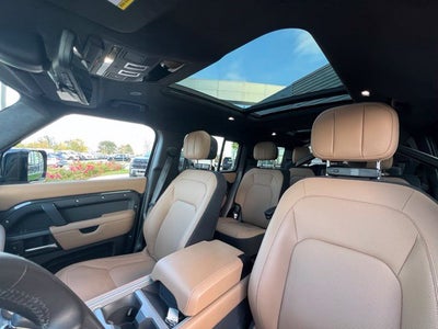 2025 Land Rover Defender 130 V8