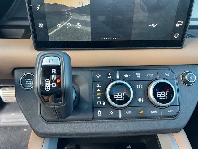 2025 Land Rover Defender 130 V8