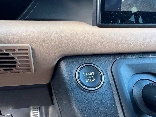 2025 Land Rover Defender 130 V8