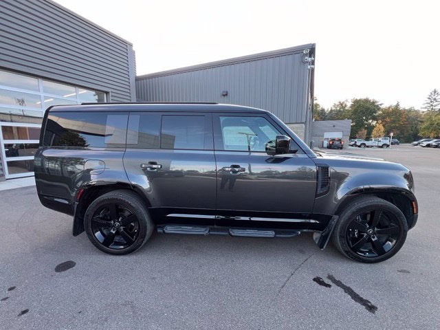 2025 Land Rover Defender 130 V8