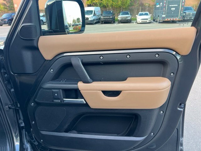2025 Land Rover Defender 130 V8