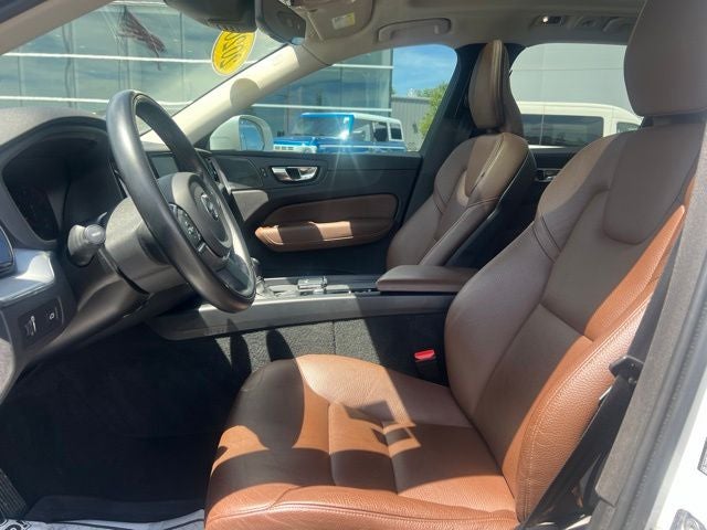 2020 Volvo XC60 T5 Momentum